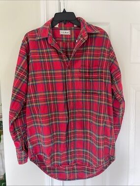 L.L. Bean Red and Green Plaid Men's Button-Down Flannel Shirt